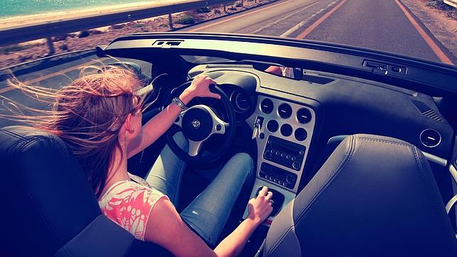 Los jóvenes desean que los coches sean más eficientes en la próxima década